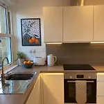 Garden Apartment, With Parking Lägenhet