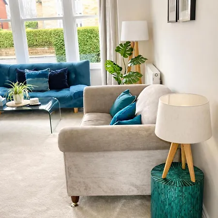 Garden Apartment, With Parking Apartamento *