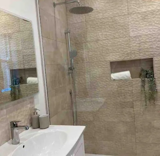 Garden Apartment, With Parking Daire *