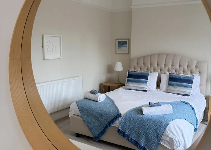 Garden Apartment, With Parking Apartment *