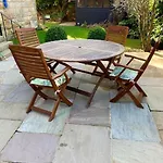 דירה Garden Apartment, With Parking *