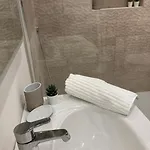 Garden Apartment, With Parking Apartment *