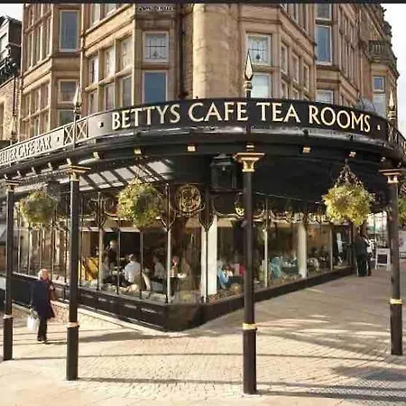 Apartment Garden Apartment, With Parking