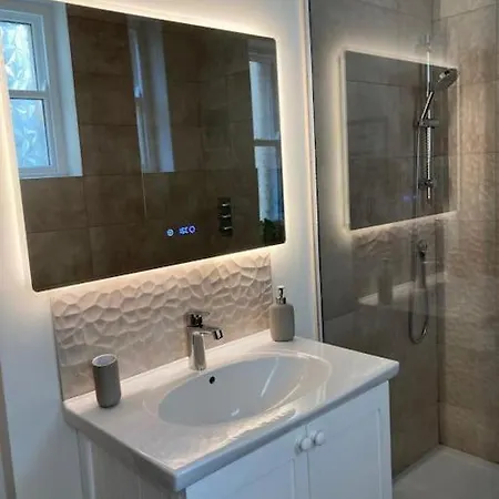 Garden Apartment, With Parking Apartment