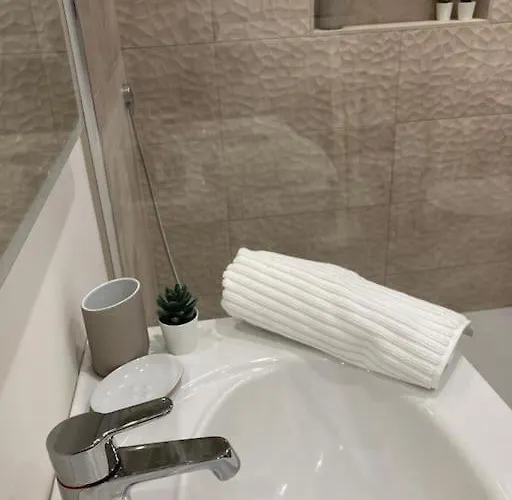 Garden Apartment, With Parking Appartement *